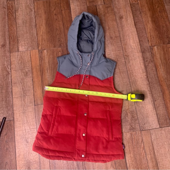 Patagonia Women’s Bivy Hooded Down Vest - Picture 5 of 10